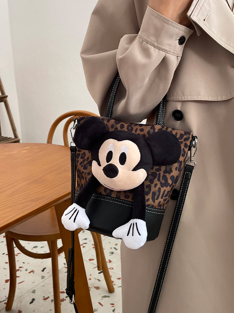 Korean-Style Cartoon Anime Crossbody Bag - Cute Girl Bucket Bag for Spring/Summer 2025, Trendy High-End Underarm Bag Korean-Style Cartoon Anime Crossbody Bag - Cute Girl Bucket Bag for Spring/Summer 2025, Trendy High-End Underarm Bag