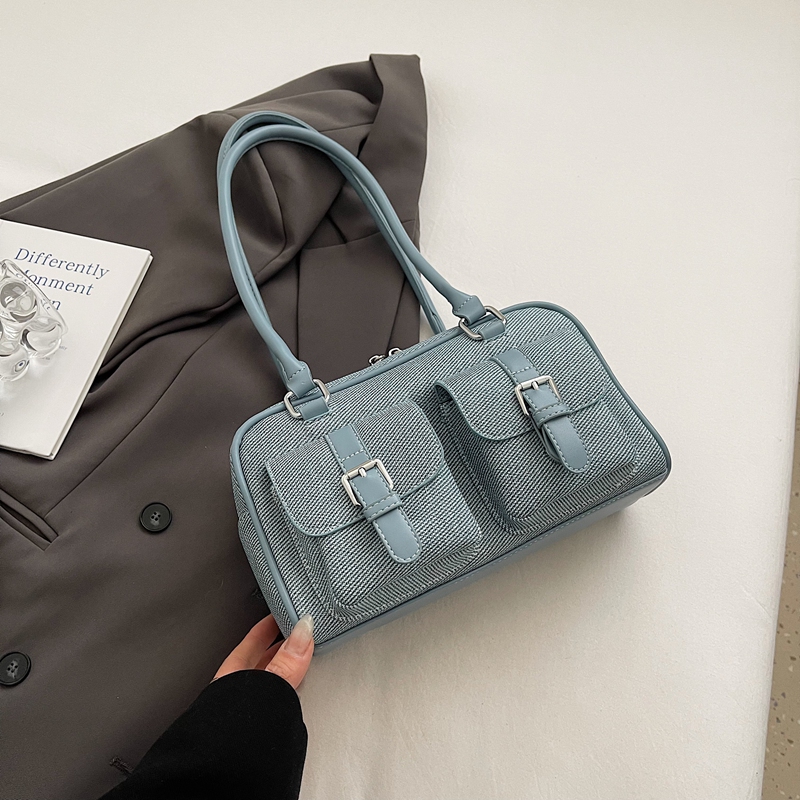 Korean Style Casual Shoulder Bag for Work Commute, Spring 2025, High-End Feel, Multiple Pockets, Versatile Everyday Use Korean Style Casual Shoulder Bag for Work Commute, Spring 2025, High-End Feel, Multiple Pockets, Versatile Everyday Use