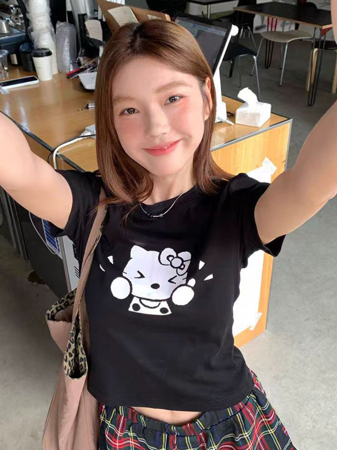 Korean-Style Cute Kitty Cat Print Black Slim-Fit T-Shirt for Women - Age-Reducing Summer Short Sleeve Top Korean-Style Cute Kitty Cat Print Black Slim-Fit T-Shirt for Women - Age-Reducing Summer Short Sleeve Top