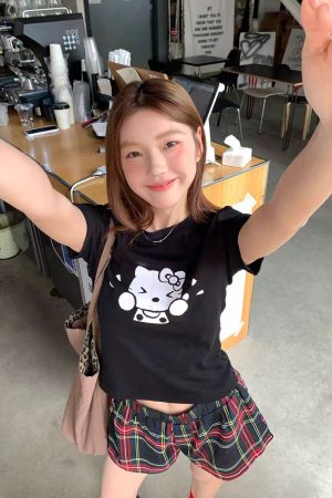 Korean-Style Cute Kitty Cat Print Black Slim-Fit T-Shirt for Women - Age-Reducing Summer Short Sleeve Top