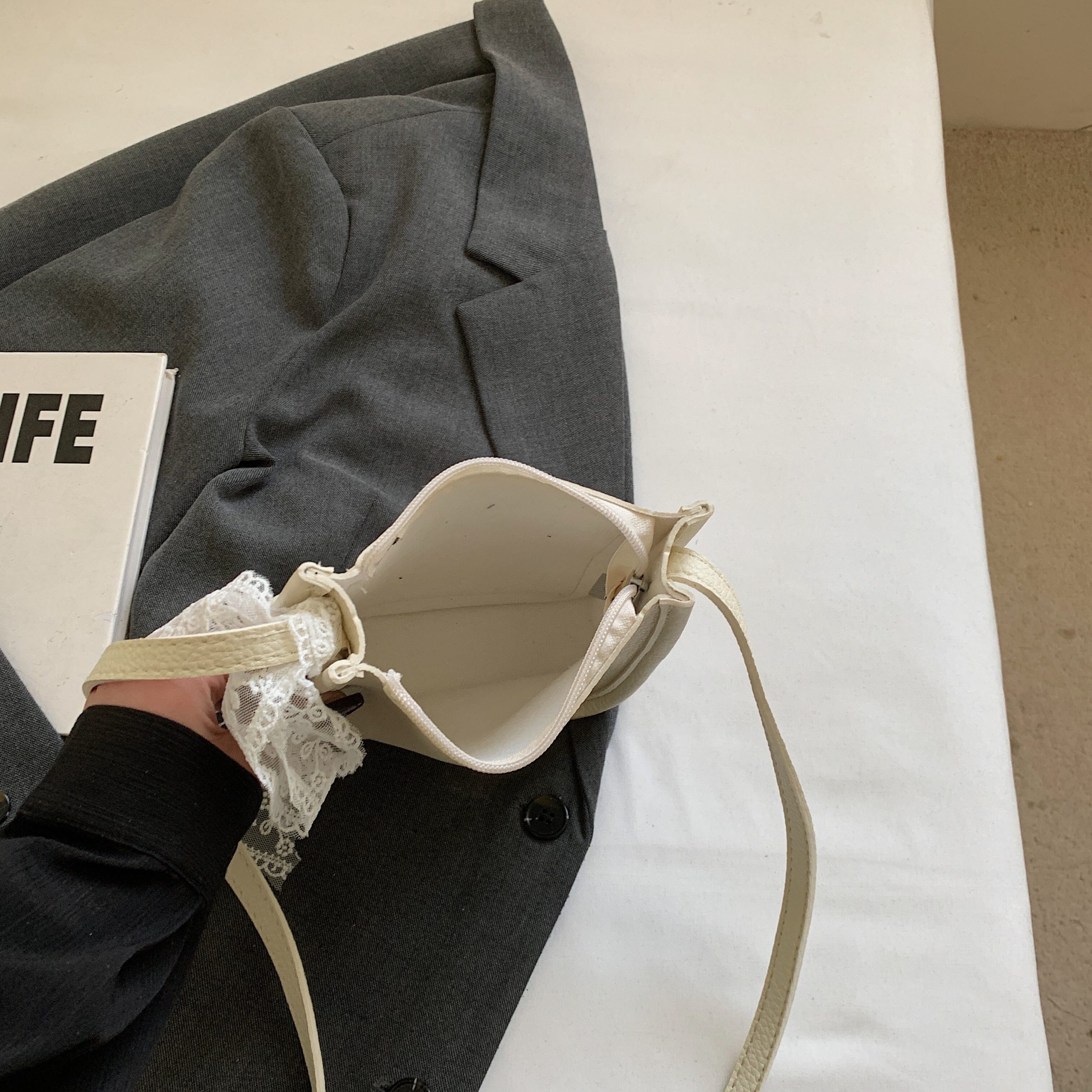 Korean Style Minimalist Fashion Bucket Bag for Women - Small Summer 2025 Crossbody Phone Bag Korean Style Minimalist Fashion Bucket Bag for Women - Small Summer 2025 Crossbody Phone Bag