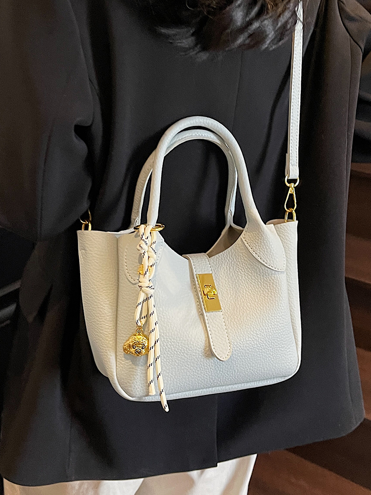 Korean Style Minimalist Versatile Crossbody Bucket Handbag for Women - 2025 Summer High-Quality Commuting Bag Korean Style Minimalist Versatile Crossbody Bucket Handbag for Women - 2025 Summer High-Quality Commuting Bag