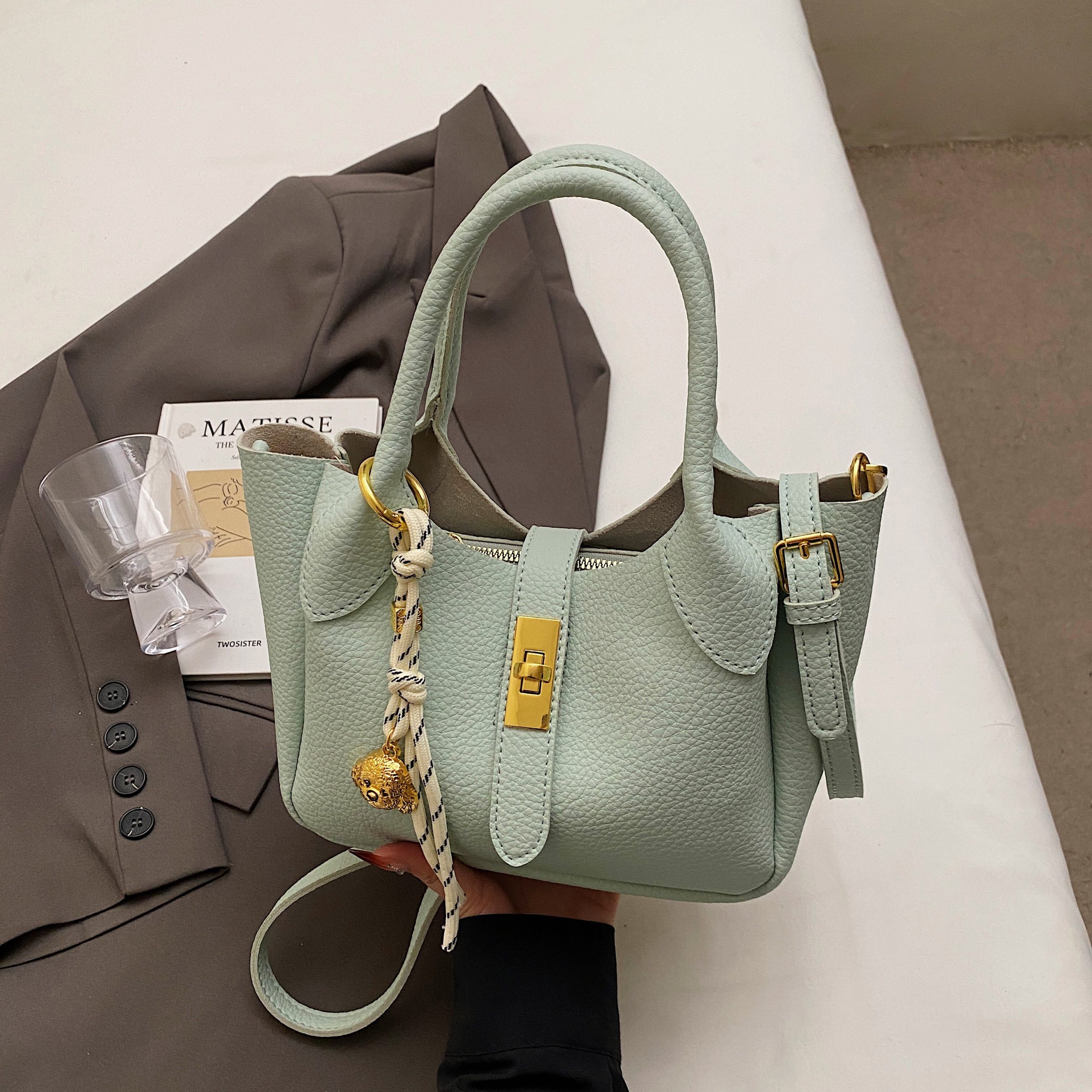 Korean Style Minimalist Versatile Crossbody Bucket Handbag for Women - 2025 Summer High-Quality Commuting Bag Korean Style Minimalist Versatile Crossbody Bucket Handbag for Women - 2025 Summer High-Quality Commuting Bag