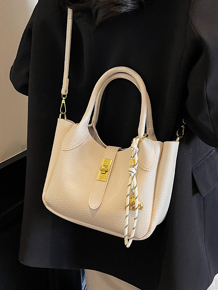 Korean Style Minimalist Versatile Crossbody Bucket Handbag for Women - 2025 Summer High-Quality Commuting Bag Korean Style Minimalist Versatile Crossbody Bucket Handbag for Women - 2025 Summer High-Quality Commuting Bag