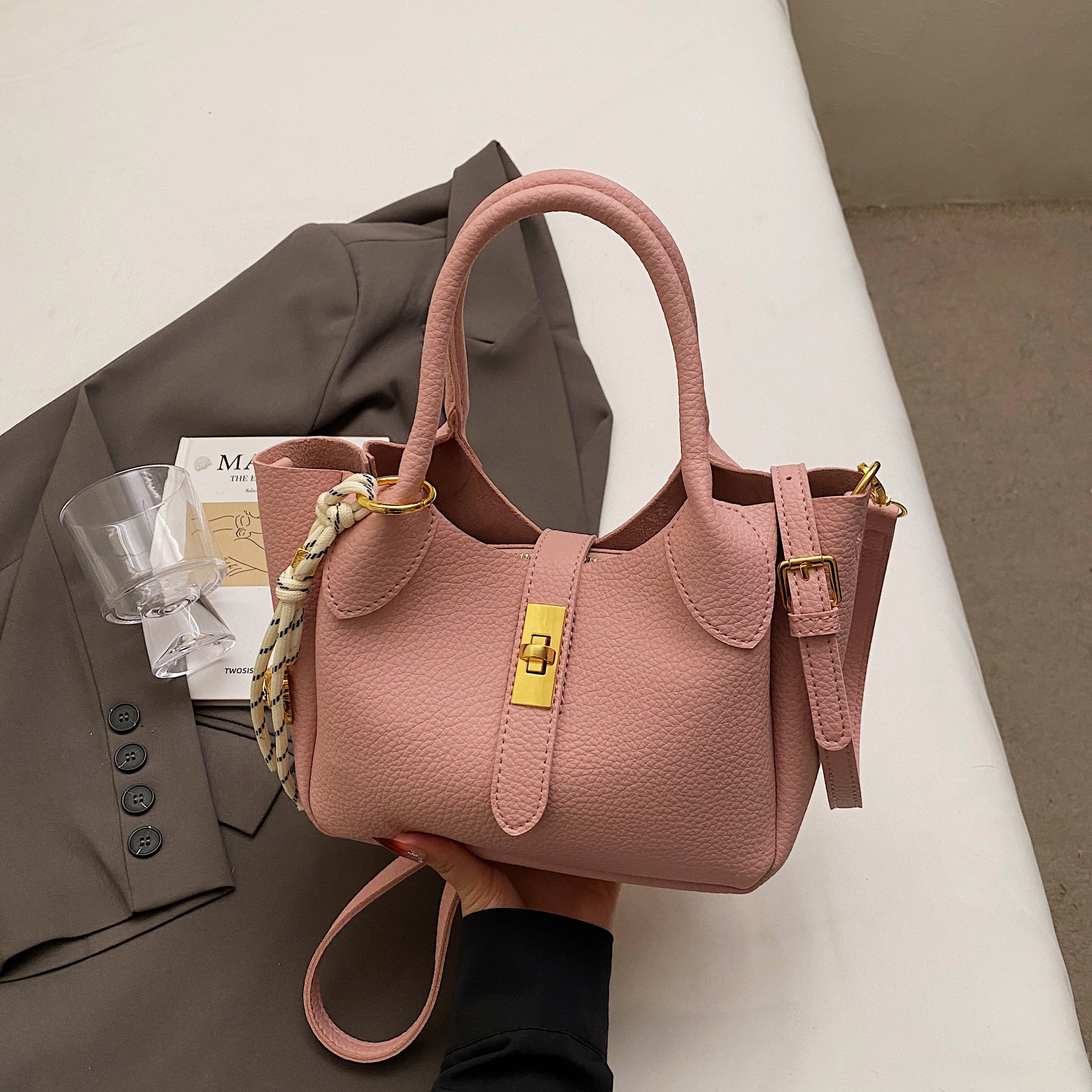 Korean Style Minimalist Versatile Crossbody Bucket Handbag for Women - 2025 Summer High-Quality Commuting Bag Korean Style Minimalist Versatile Crossbody Bucket Handbag for Women - 2025 Summer High-Quality Commuting Bag