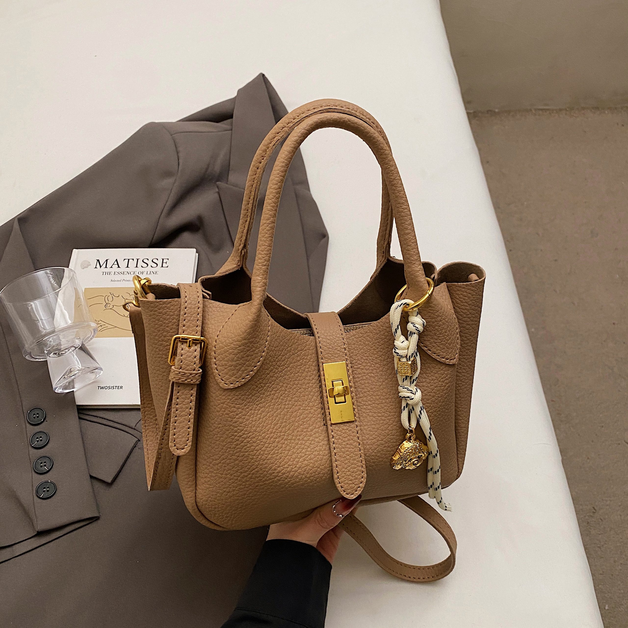 Korean Style Minimalist Versatile Crossbody Bucket Handbag for Women - 2025 Summer High-Quality Commuting Bag Korean Style Minimalist Versatile Crossbody Bucket Handbag for Women - 2025 Summer High-Quality Commuting Bag