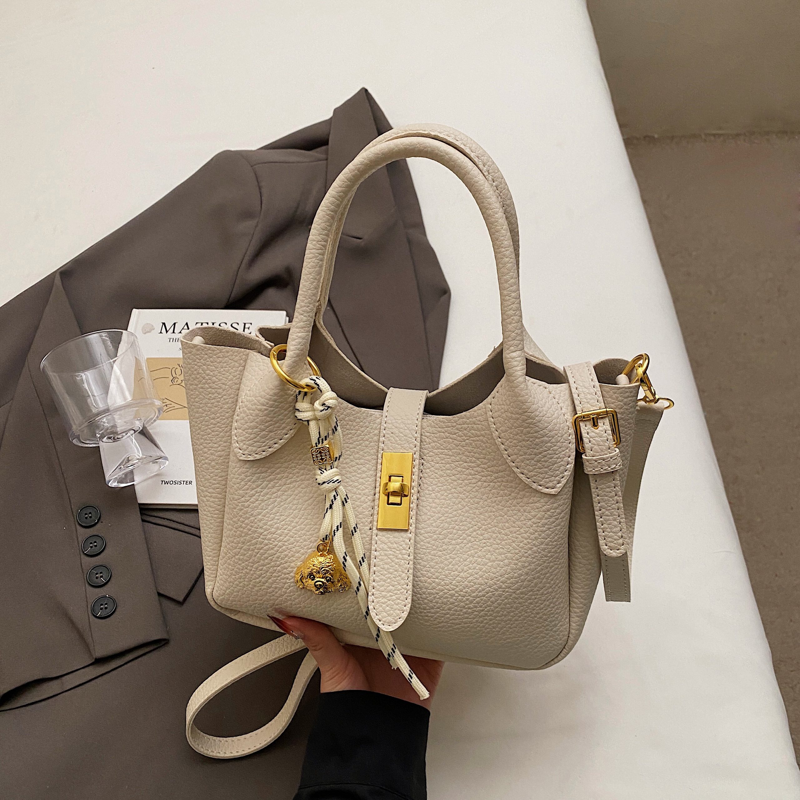 Korean Style Minimalist Versatile Crossbody Bucket Handbag for Women - 2025 Summer High-Quality Commuting Bag Korean Style Minimalist Versatile Crossbody Bucket Handbag for Women - 2025 Summer High-Quality Commuting Bag