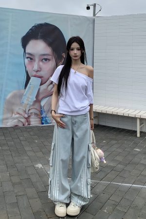 Korean Style One-Shoulder Short Sleeve T-Shirt for Women - Loose Fit Slimming Asymmetrical Off-Shoulder Top in Solid Color