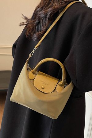 Korean-Style Retro Casual Bucket Bag for Women - Trendy Versatile Handheld Design, High-End Feel, Spring/Summer 2025 Collection