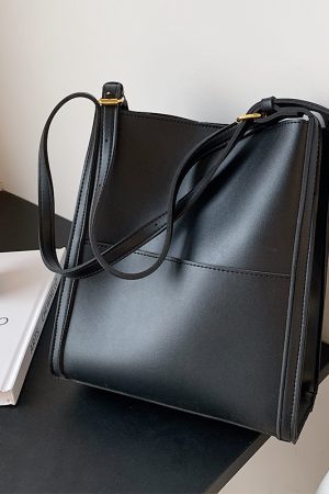 Korean-Style Retro Large-Capacity Shoulder Bag for Women - Spring/Summer 2025 Trendy High-End Student Underarm Bag