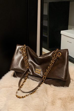 Korean-Style Retro Oil Wax Leather Shoulder Bag for Women - High-Quality Commuter Fashion for Autumn/Winter 2025