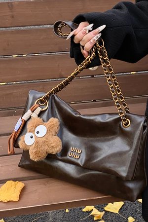 Korean-Style Retro Oil Wax Leather Shoulder Bag for Women - High-Quality Commuter Fashion for Autumn/Winter 2025