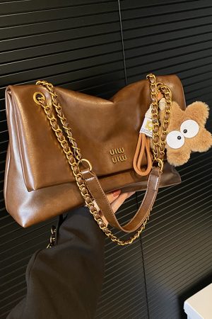 Korean-Style Retro Oil Wax Leather Shoulder Bag for Women - High-Quality Commuter Fashion for Autumn/Winter 2025