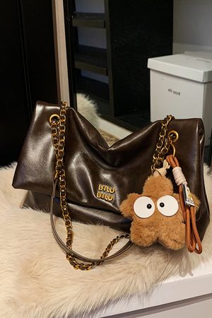 Korean-Style Retro Oil Wax Leather Shoulder Bag for Women - High-Quality Commuter Fashion for Autumn/Winter 2025