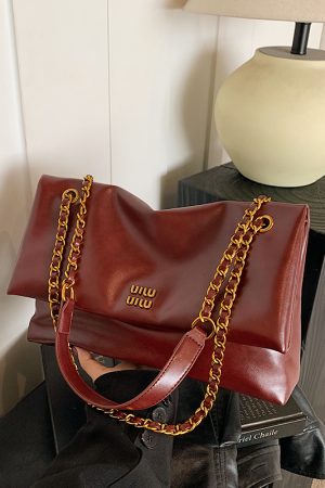 Korean-Style Retro Oil Wax Leather Shoulder Bag for Women - High-Quality Commuter Fashion for Autumn/Winter 2025
