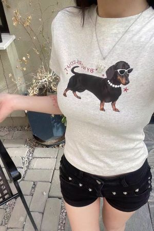 Korean-Style Retro Sausage Dog Printed Short Sleeve T-Shirt for Women, Slim-Fit Summer Top, Stretchy and Flattering Design