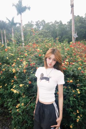 Korean-Style Retro Sausage Dog Printed Short Sleeve T-Shirt for Women, Slim-Fit Summer Top, Stretchy and Flattering Design