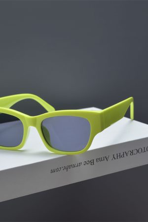 Korean Style Retro Square Sunglasses for Women - Trendy High-End Fashion for Summer Beach Vacations and Street Photography