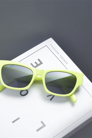 Korean Style Retro Square Sunglasses for Women - Trendy High-End Fashion for Summer Beach Vacations and Street Photography