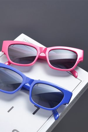 Korean Style Retro Square Sunglasses for Women - Trendy High-End Fashion for Summer Beach Vacations and Street Photography
