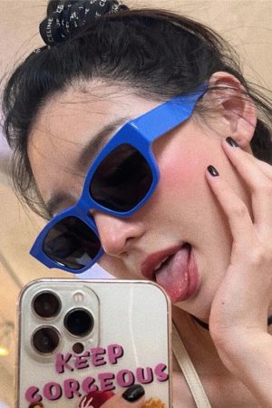 Korean Style Retro Square Sunglasses for Women - Trendy High-End Fashion for Summer Beach Vacations and Street Photography