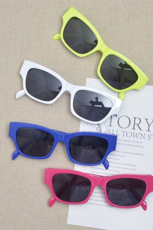Korean Style Retro Square Sunglasses for Women - Trendy High-End Fashion for Summer Beach Vacations and Street Photography