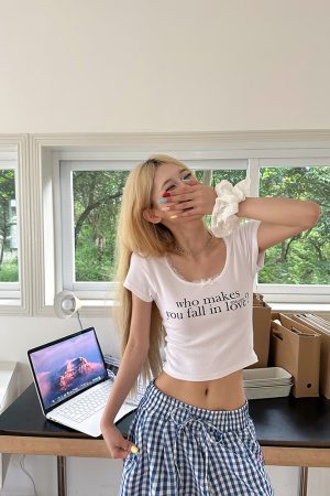 Lace Trim U-Neck Short Sleeve T-Shirt for Women, Slim Fit Casual Top, 2025 Spring/Summer Fashion, Trendy Y2K Style for Hot Girls