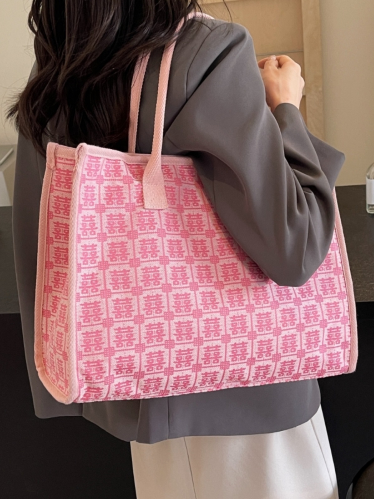 Large Capacity Canvas Bride Tote Bag for Weddings - Joy Character Design, Red Shoulder Bag, 2025 New Style Large Capacity Canvas Bride Tote Bag for Weddings - Joy Character Design, Red Shoulder Bag, 2025 New Style