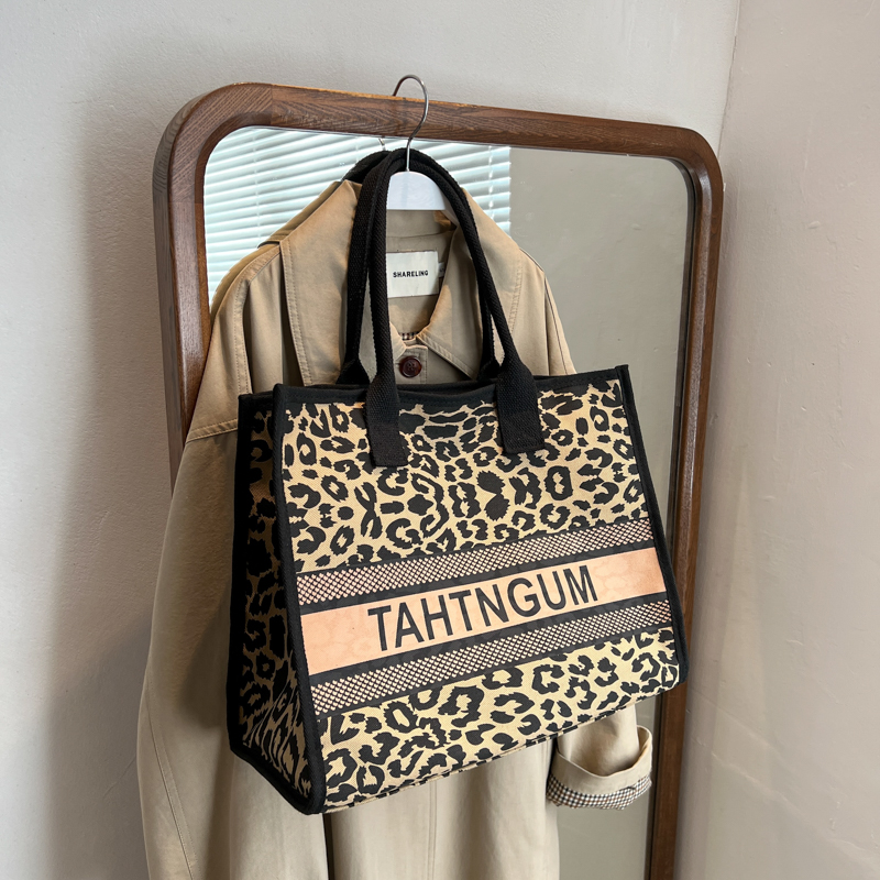 Large Capacity Leopard Print Canvas Tote Bag for Women - Stylish Shopping Bag for Spring/Summer Outings and Commuting Large Capacity Leopard Print Canvas Tote Bag for Women - Stylish Shopping Bag for Spring/Summer Outings and Commuting