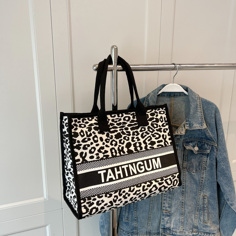 Large Capacity Leopard Print Canvas Tote Bag for Women - Stylish Shopping Bag for Spring/Summer Outings and Commuting Large Capacity Leopard Print Canvas Tote Bag for Women - Stylish Shopping Bag for Spring/Summer Outings and Commuting