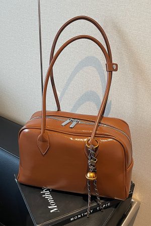 Large Capacity Red Shoulder Bag for Women - High-End Summer Fashion Commuting Handbag 2024 Style