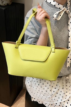 Large Capacity Shoulder Bag for Women - 2025 New Korean Style Versatile Crossbody Bag with Elegant Design and High-End Quality