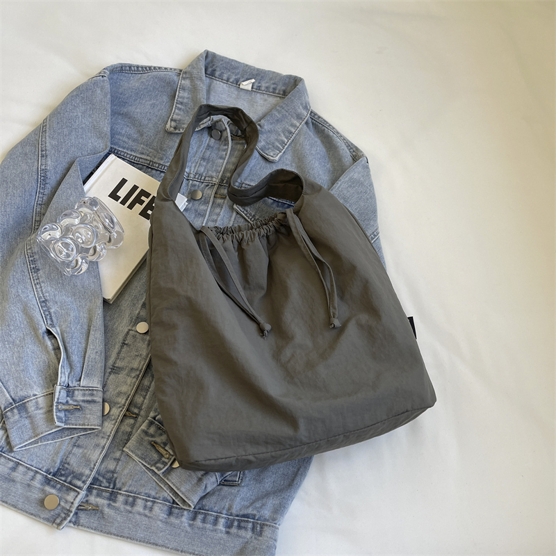 Large Capacity Women's Drawstring Cloth Shoulder Bag - 2025 Summer Fashion Tote for Commuting and Everyday Use Large Capacity Women's Drawstring Cloth Shoulder Bag - 2025 Summer Fashion Tote for Commuting and Everyday Use