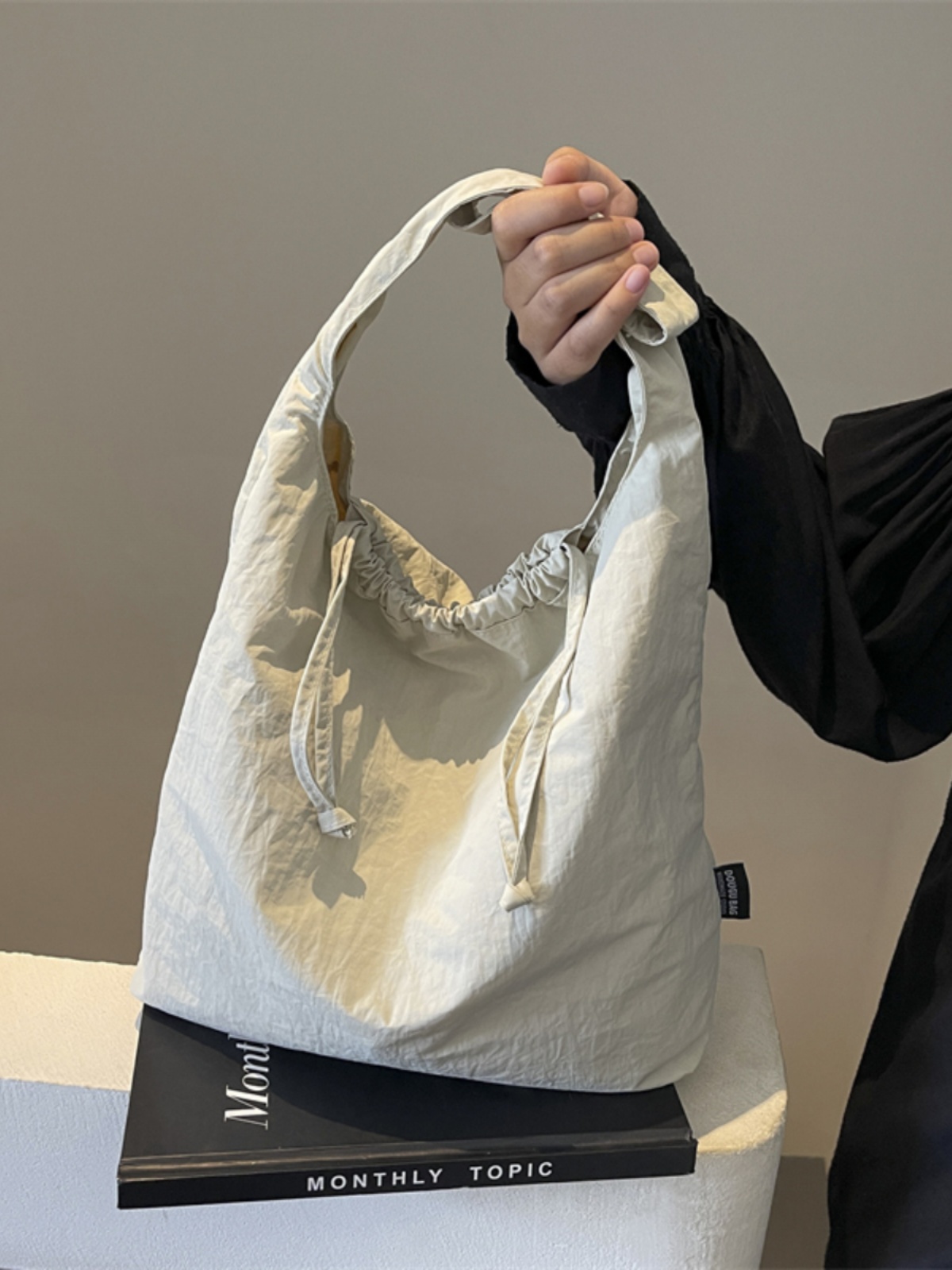 Large Capacity Women's Drawstring Cloth Shoulder Bag - 2025 Summer Fashion Tote for Commuting and Everyday Use Large Capacity Women's Drawstring Cloth Shoulder Bag - 2025 Summer Fashion Tote for Commuting and Everyday Use