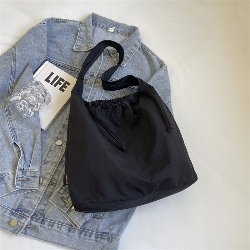 Large Capacity Women's Drawstring Cloth Shoulder Bag - 2025 Summer Fashion Tote for Commuting and Everyday Use Large Capacity Women's Drawstring Cloth Shoulder Bag - 2025 Summer Fashion Tote for Commuting and Everyday Use