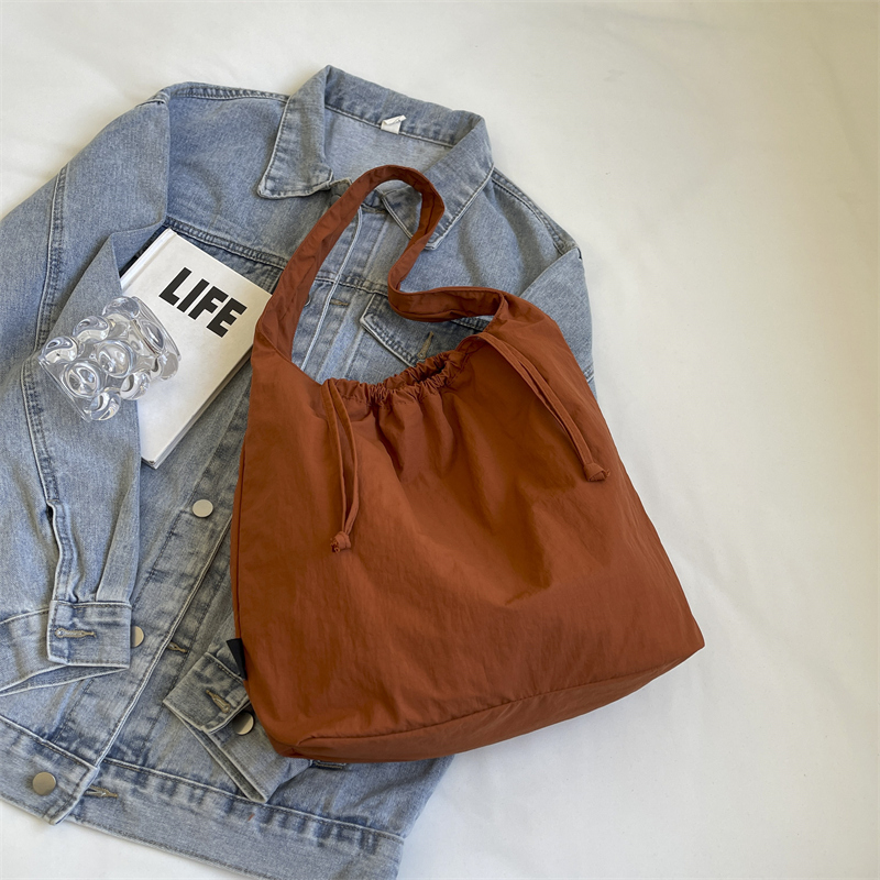 Large Capacity Women's Drawstring Cloth Shoulder Bag - 2025 Summer Fashion Tote for Commuting and Everyday Use Large Capacity Women's Drawstring Cloth Shoulder Bag - 2025 Summer Fashion Tote for Commuting and Everyday Use