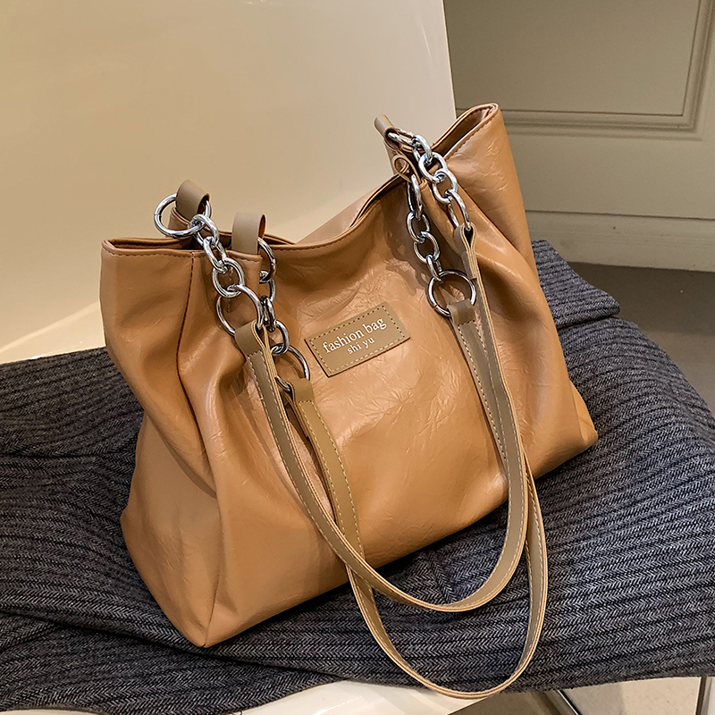 Large Capacity Women's Retro Shoulder Bag - Versatile Commuting Tote for Spring/Summer 2025 Fashion Large Capacity Women's Retro Shoulder Bag - Versatile Commuting Tote for Spring/Summer 2025 Fashion