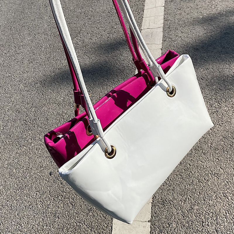 Large Shiny Patent Leather Single Shoulder Tote Bag for Women - Stylish High-End Commuting Bag for Spring Summer 2025 Large Shiny Patent Leather Single Shoulder Tote Bag for Women - Stylish High-End Commuting Bag for Spring Summer 2025