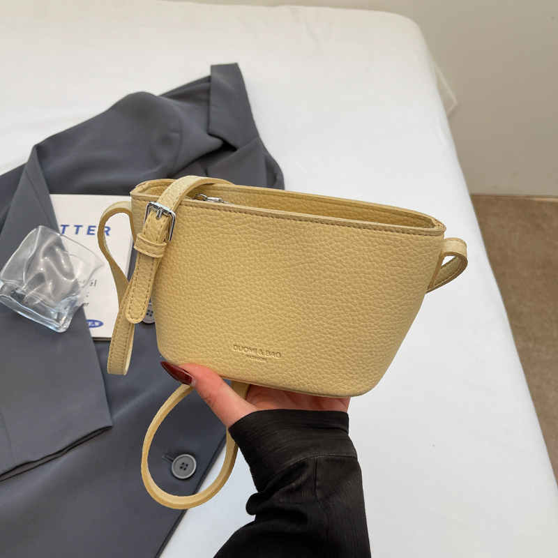 Light Luxury Zipper Bucket Bag for Women - 2025 High-End Crossbody Phone Bag - Summer Niche Style Light Luxury Zipper Bucket Bag for Women - 2025 High-End Crossbody Phone Bag - Summer Niche Style