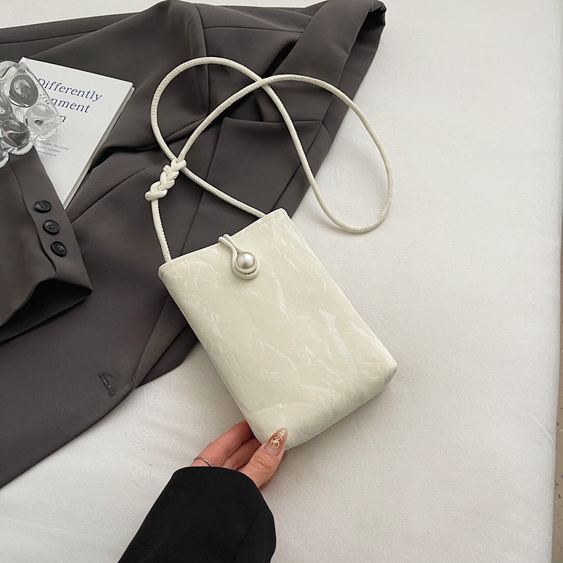 Lightweight Silver Mini Crossbody Phone Bag for Women - Summer 2025 Chinese Style Fashion Accessory Lightweight Silver Mini Crossbody Phone Bag for Women - Summer 2025 Chinese Style Fashion Accessory