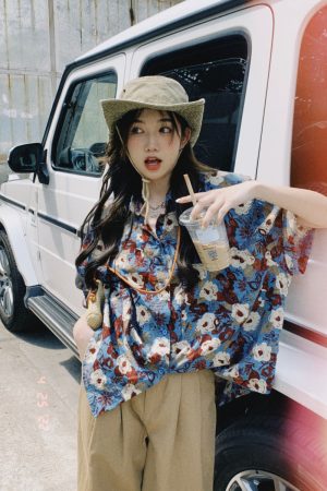Loose Floral Short-Sleeve Shirt for Women - Retro Hong Kong Style Hawaiian Beach Top, Unique Niche Trendy Fashion