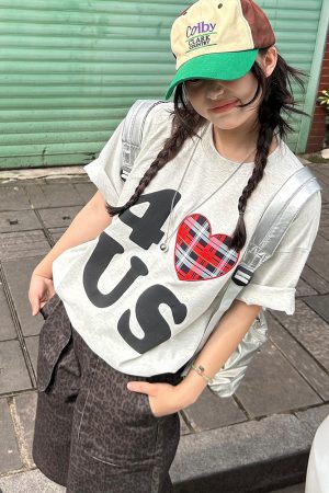 Loose Unisex Short Sleeve T-Shirt with Embroidered Heart - Summer Plaid Design, Trendy Casual Wear for Couples