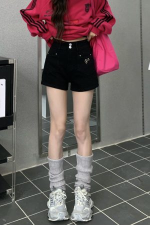 Mid-Waist Short Denim Shorts for Women - American Vintage Style Slimming Bodycon Hot Pants for Summer, Petite Fit