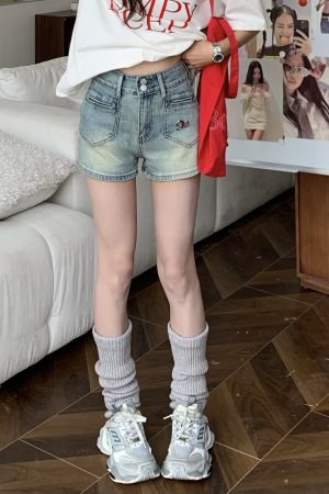 Mid-Waist Short Denim Shorts for Women - American Vintage Style Slimming Bodycon Hot Pants for Summer, Petite Fit
