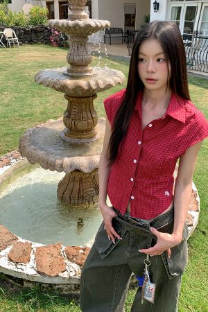 Minimalist American Red Plaid Collared Short Sleeve Shirt for Men and Women, Slim Fit, Spring/Summer Essential, Unisex Fashion