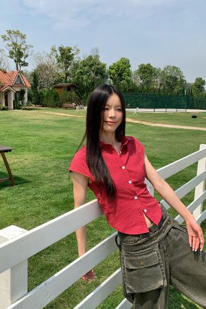 Minimalist American Red Plaid Collared Short Sleeve Shirt for Men and Women, Slim Fit, Spring/Summer Essential, Unisex Fashion