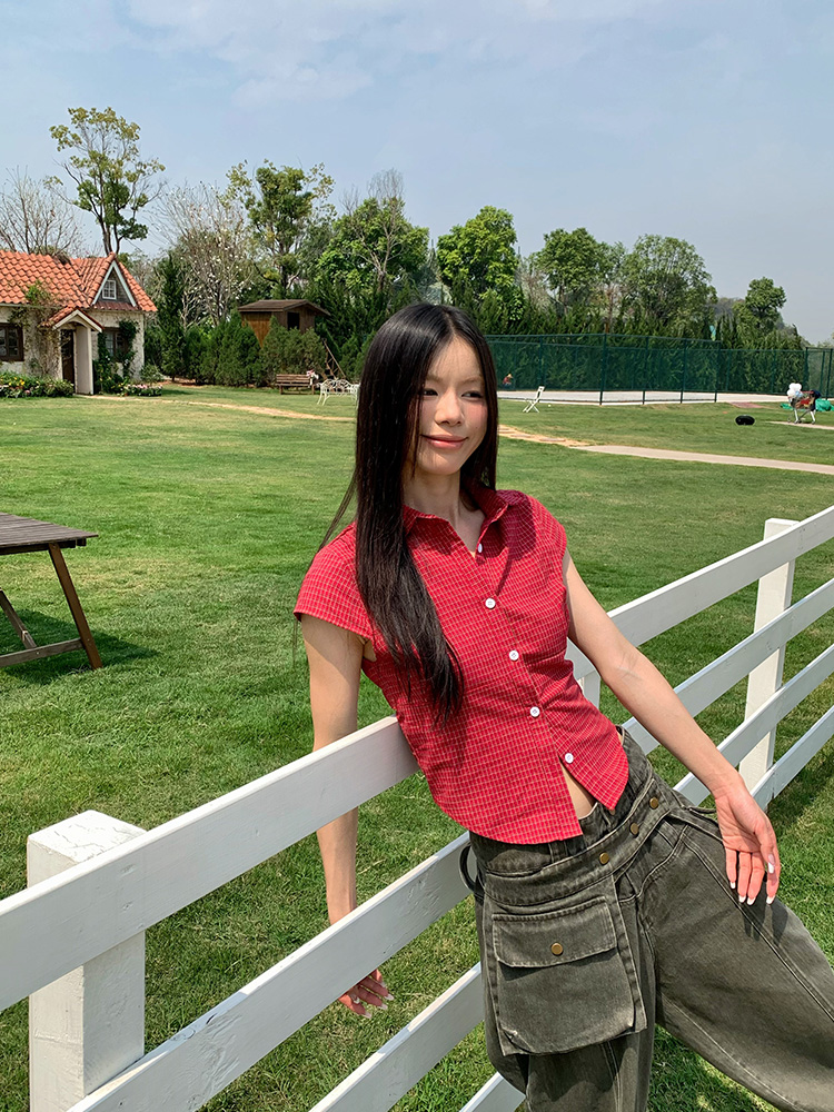 Minimalist American Red Plaid Collared Short Sleeve Shirt for Men and Women, Slim Fit, Spring/Summer Essential, Unisex Fashion Minimalist American Red Plaid Collared Short Sleeve Shirt for Men and Women, Slim Fit, Spring/Summer Essential, Unisex Fashion