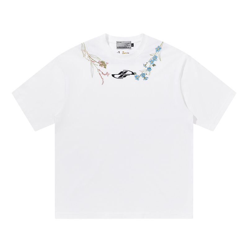 Minimalist Chinese-Style Floral Wreath Embroidery Short-Sleeve T-Shirt - Trendy 90s Inspired Design Minimalist Chinese-Style Floral Wreath Embroidery Short-Sleeve T-Shirt - Trendy 90s Inspired Design