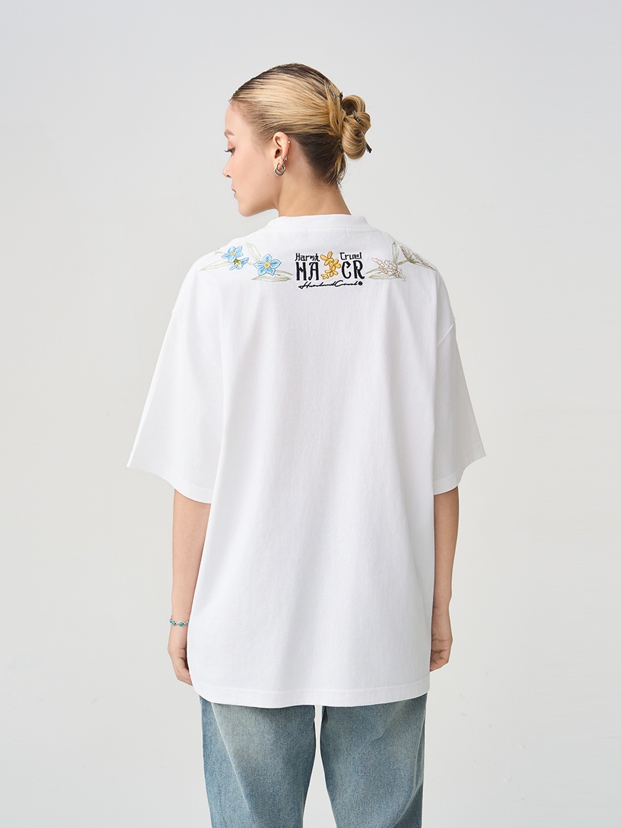 Minimalist Chinese-Style Floral Wreath Embroidery Short-Sleeve T-Shirt - Trendy 90s Inspired Design Minimalist Chinese-Style Floral Wreath Embroidery Short-Sleeve T-Shirt - Trendy 90s Inspired Design