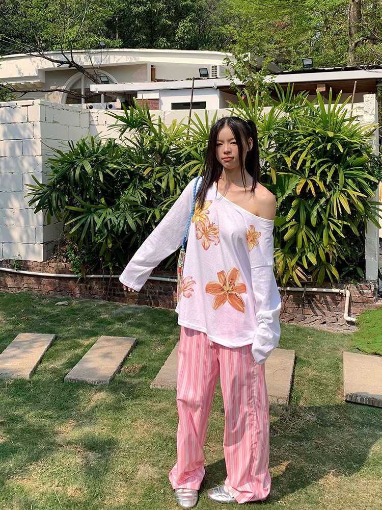 Minimalist Striped Drawstring Wide-Leg Pants for Men and Women, Loose Fit, Versatile and Slimming, Casual 90s Style Trousers Minimalist Striped Drawstring Wide-Leg Pants for Men and Women, Loose Fit, Versatile and Slimming, Casual 90s Style Trousers